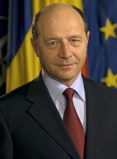 Preşedinţia cumpără aparat cu 10.000 de euro ca să îl fotografieze pe Băsescu